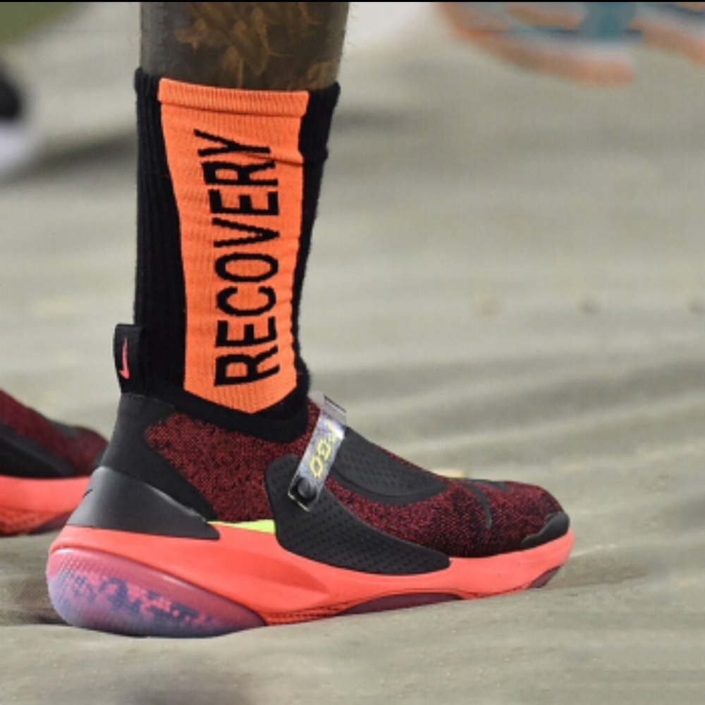 NIKE CC3 OBJ FLYKNIT JOYRIDE BLACK RED RUNNING